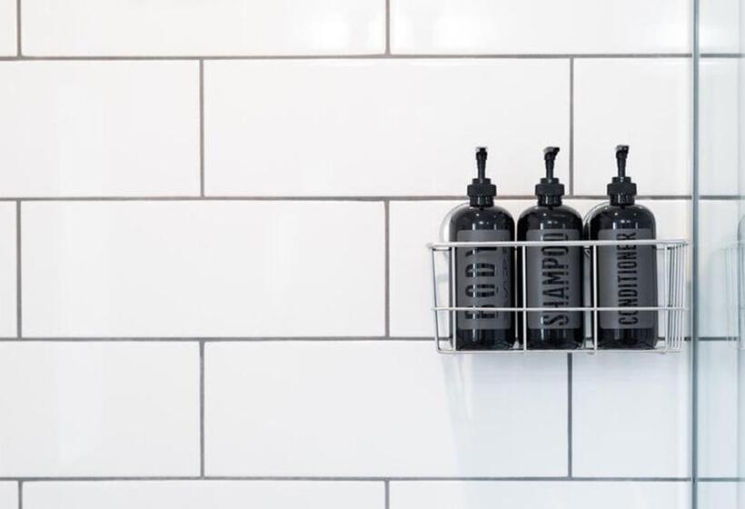 غرفة قياسية سرير كينج, The Nightingale Motel