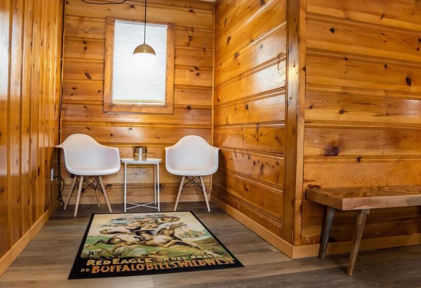 غرفة قياسية سرير كينج, The Nightingale Motel