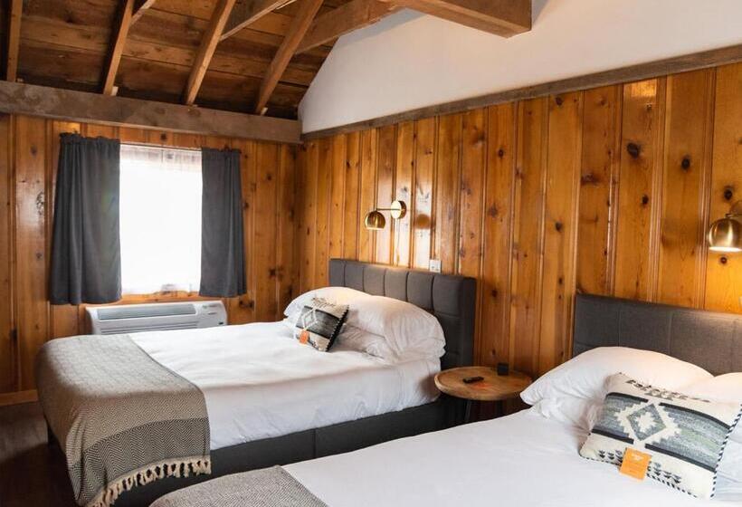 جناح عائلي, The Nightingale Motel