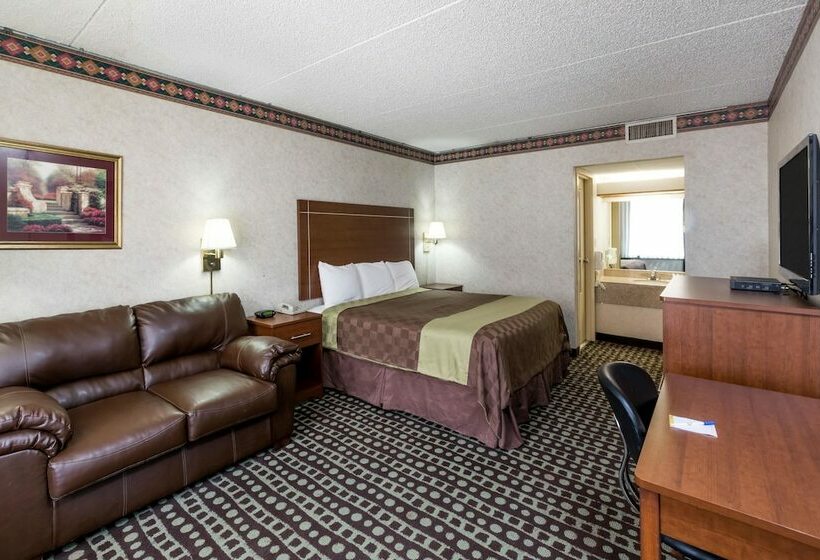 带2个双人床的标准工作室, Days Inn By Wyndham Midland