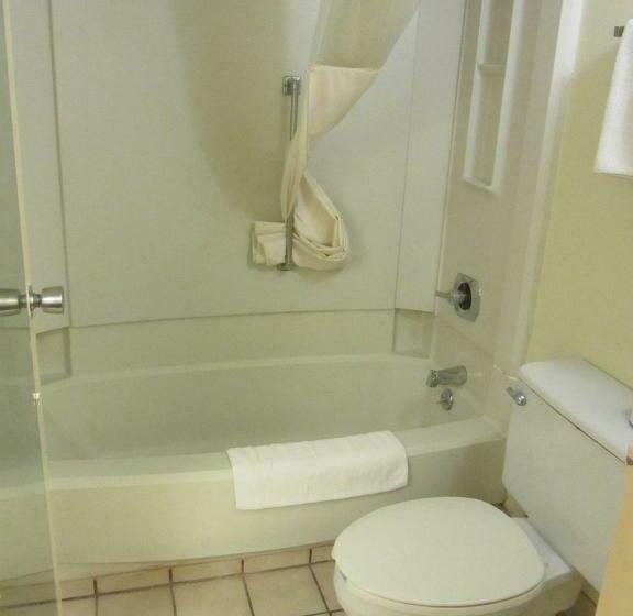 带大床的标准间, Days Inn By Wyndham Midland