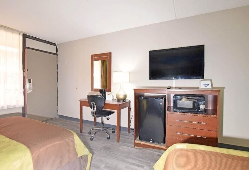 带2个双人床的标准工作室, Days Inn By Wyndham Midland