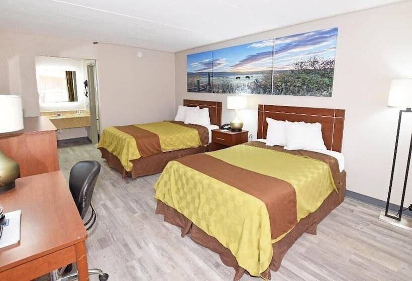 带2个双人床的标准工作室, Days Inn By Wyndham Midland