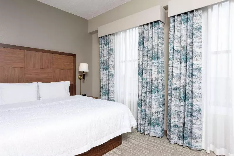 سوئیت با تخت بزرگ, Hampton Inn Indianapolis Downtown Across From Circle Centre