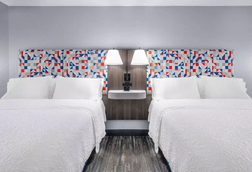 ２ダブルベッドのスタンダードルーム, Hampton Inn Sanford