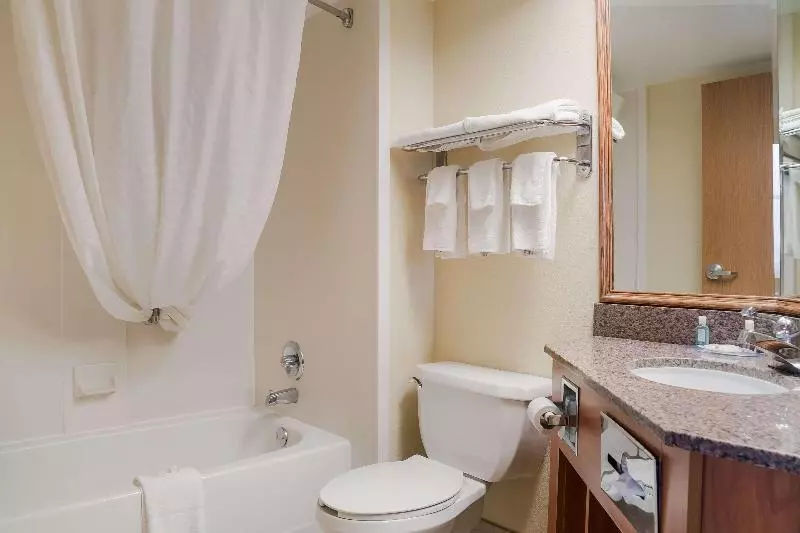 اتاق استاندارد, Quality Inn & Suites