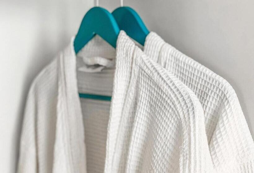 Escritório Estándar, Pinacota Suites Athens