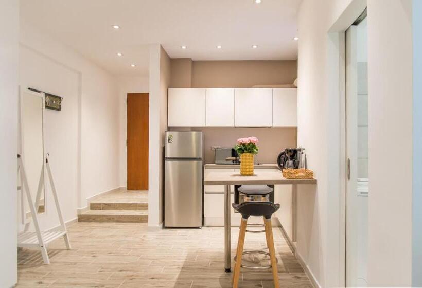 Студия Стандарт, Pinacota Suites Athens