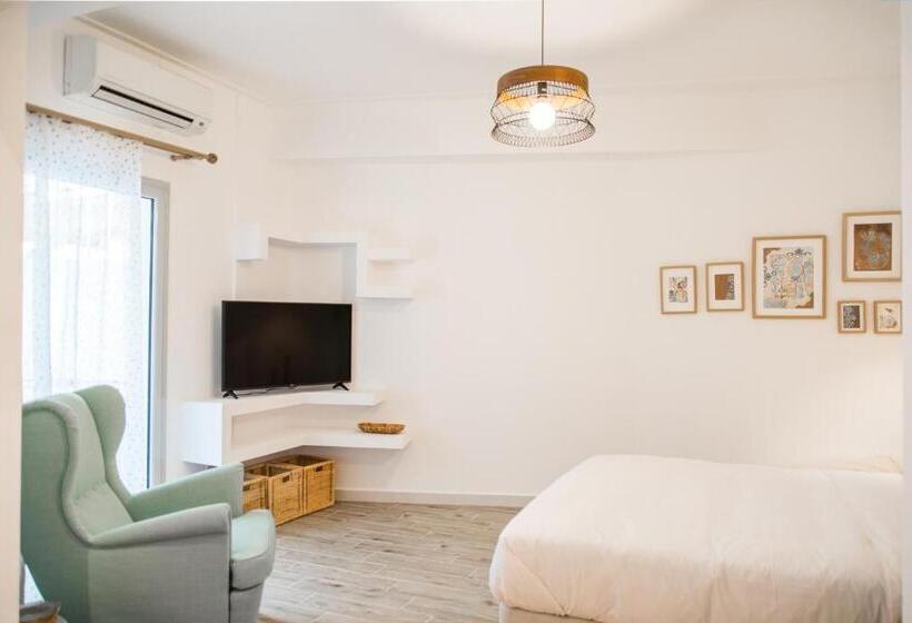 Escritório Estándar, Pinacota Suites Athens