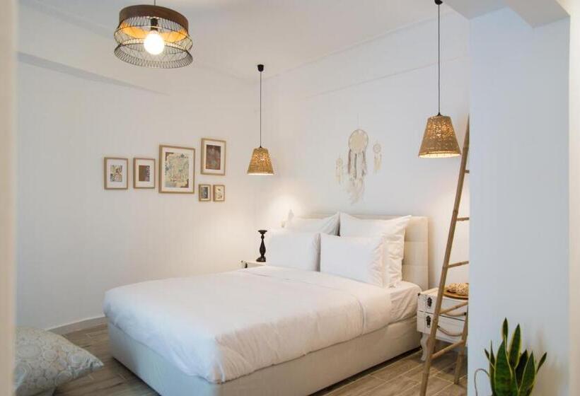 Студия Стандарт, Pinacota Suites Athens