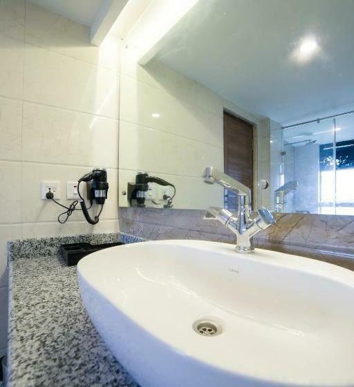 اتاق لوکس, Ganapati Airport