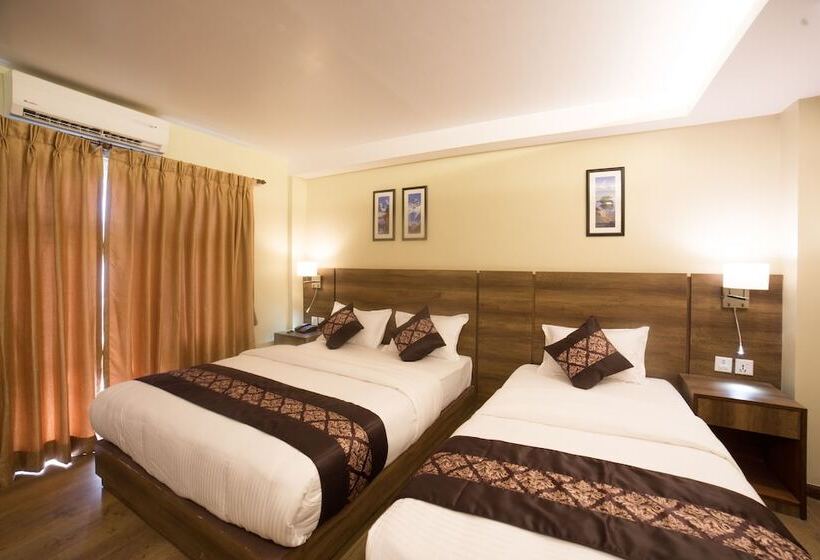 اتاق خانوادگی, Ganapati Airport