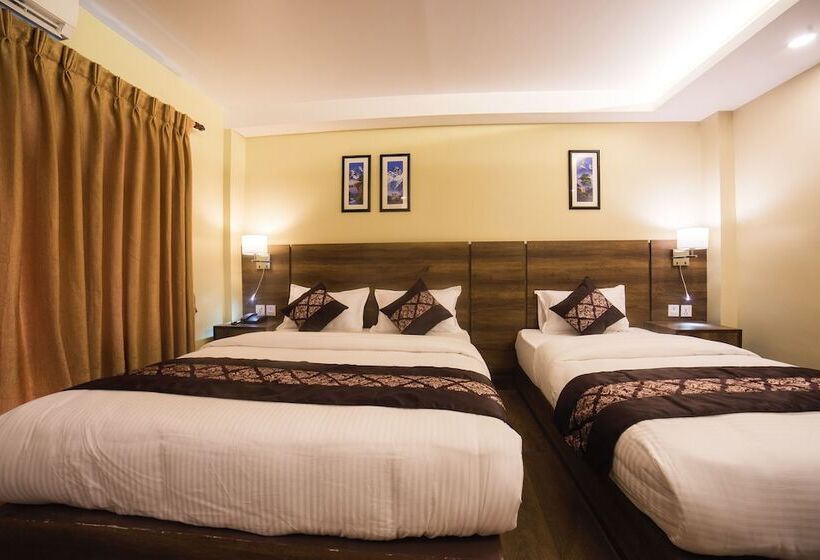 اتاق خانوادگی, Ganapati Airport