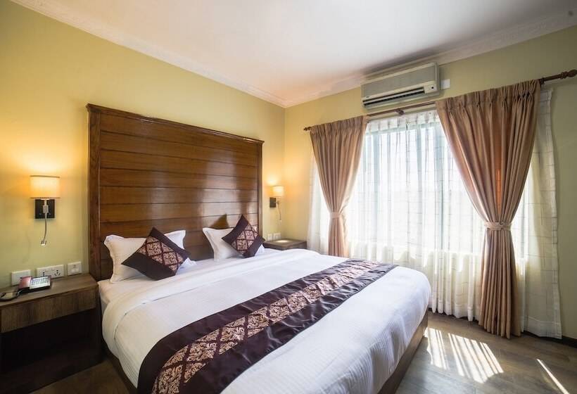 اتاق خانوادگی, Ganapati Airport