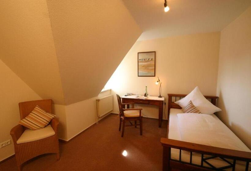 Одноместный Номер Вид на Сад, Inselhotel Kapitän Tadsen / Amrum