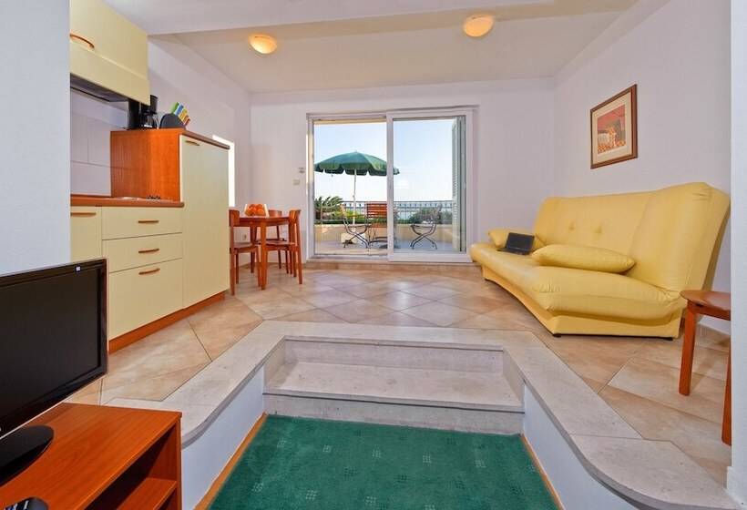 إستوديو قياسى مطل على البحر, Villa Medic