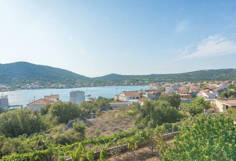 شقة غرفة واحدة, Apartments Kostović 1943