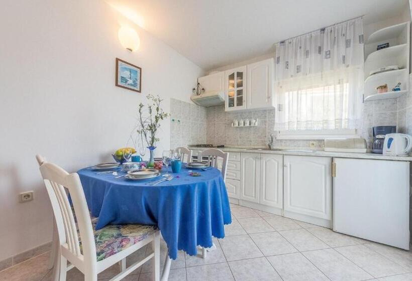 شقة غرفة واحدة, Apartments Kostović 1943