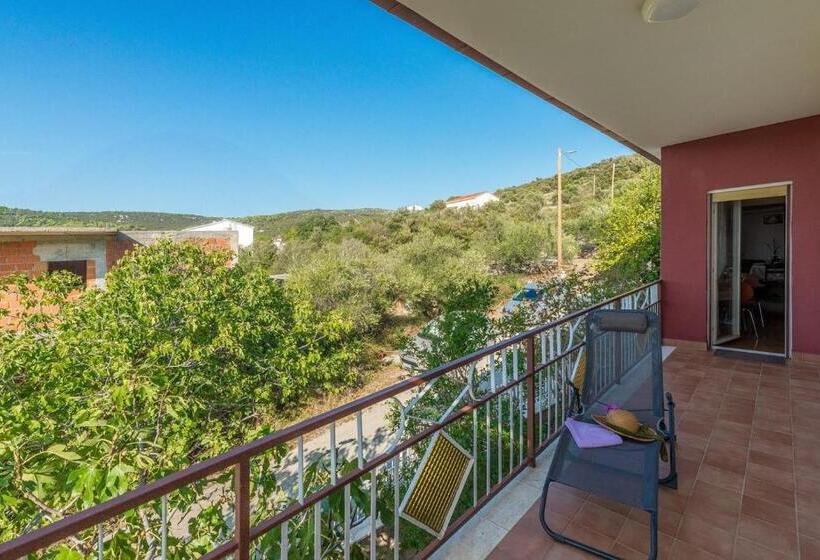 شقة غرفة واحدة, Apartments Kostović 1943