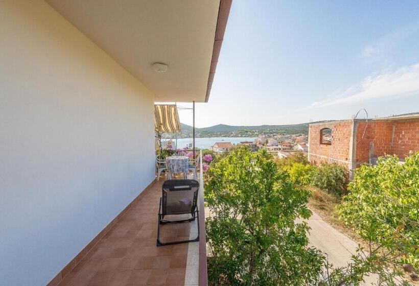 شقة غرفة واحدة, Apartments Kostović 1943