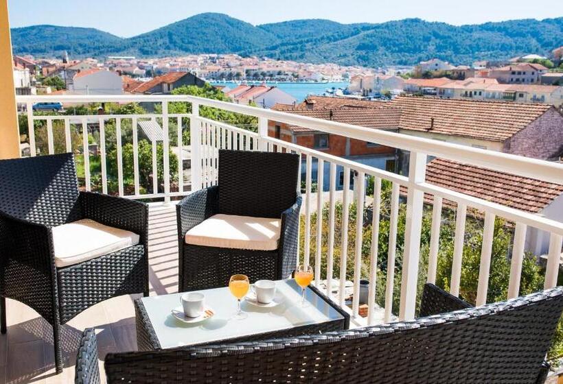 شقة غرفتين مطلة على البحر, Apartments Sunshine Home