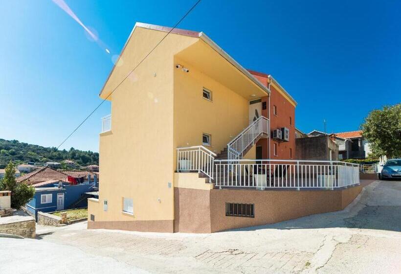 شقة غرفتين مطلة على البحر, Apartments Sunshine Home