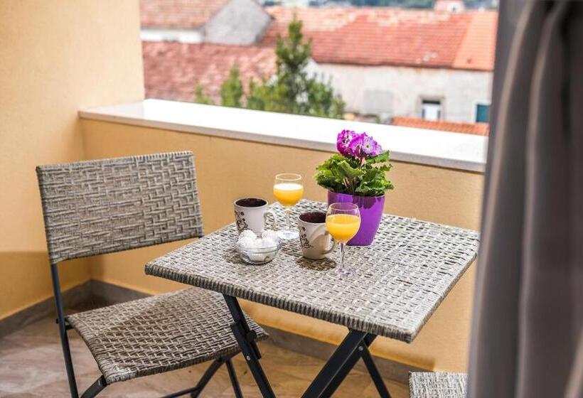 غرفة قياسية مزوَّدة بشُرفة, Apartments Sunshine Home