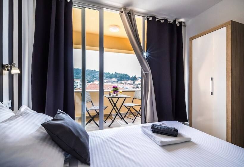 غرفة قياسية مزوَّدة بشُرفة, Apartments Sunshine Home