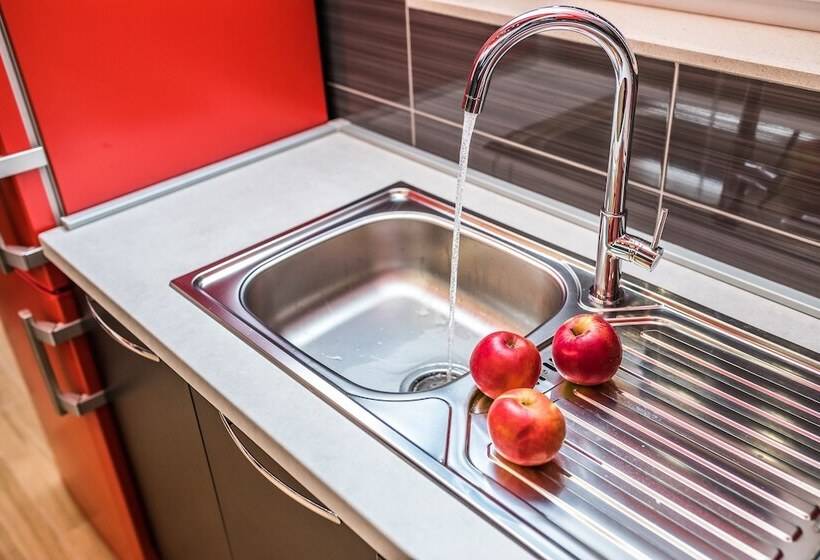 شقة غرفتين مطلة على البحر, Apartments Sunshine Home