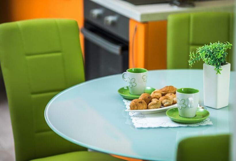 غرفة قياسية مزوَّدة بشُرفة, Apartments Sunshine Home