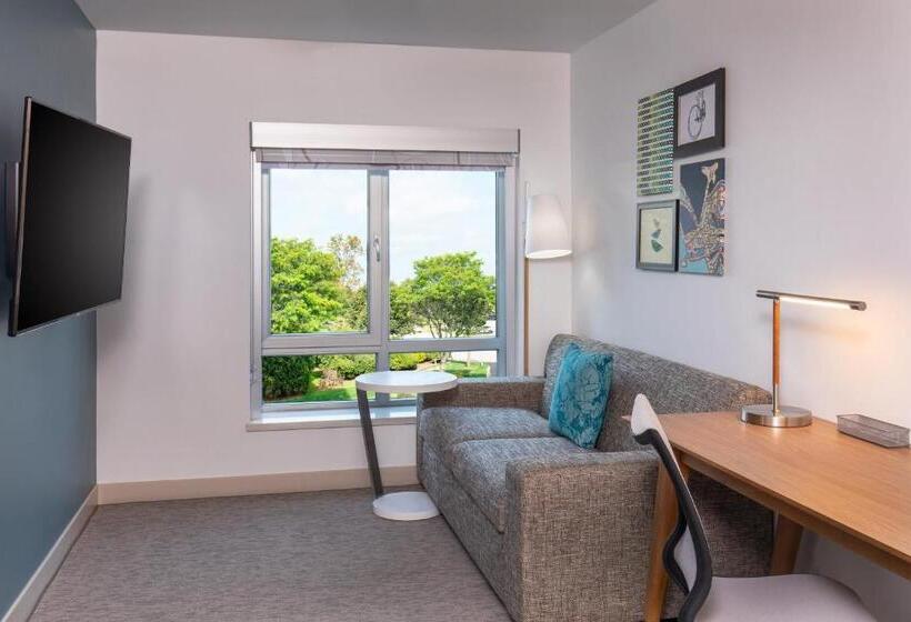 جناح سرير كينج, Element Chelmsford