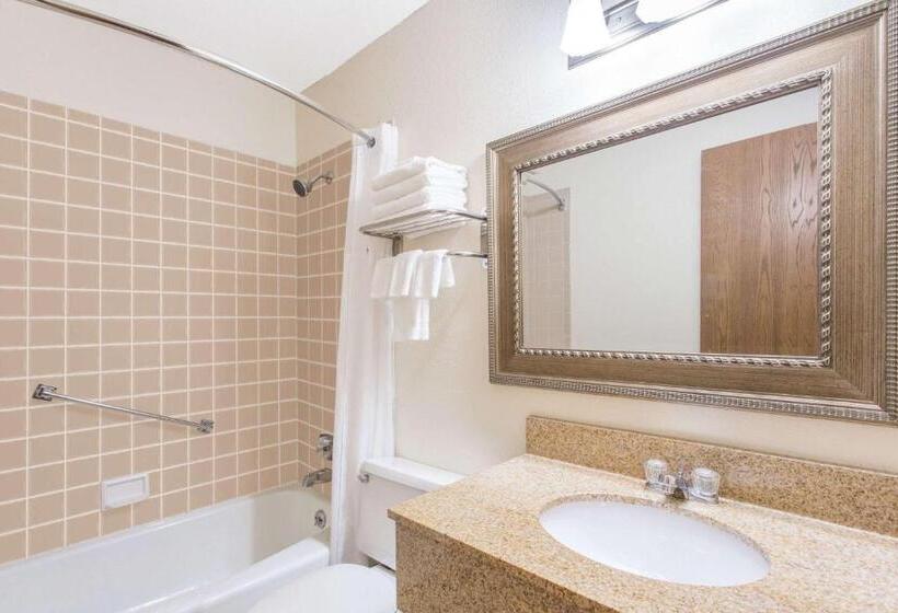 身障者適用スタンダードルーム, Baymont By Wyndham Dubuque