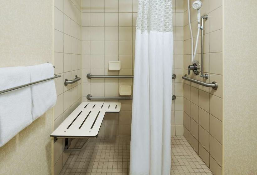 Mozgáskorlátozott Standard Szoba, Hampton Inn Charlotteuniversity Place