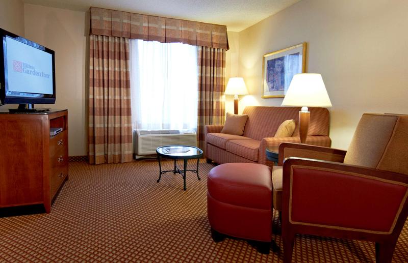 מיטת קינג בסוויטה, Hilton Garden Inn Denver Airport