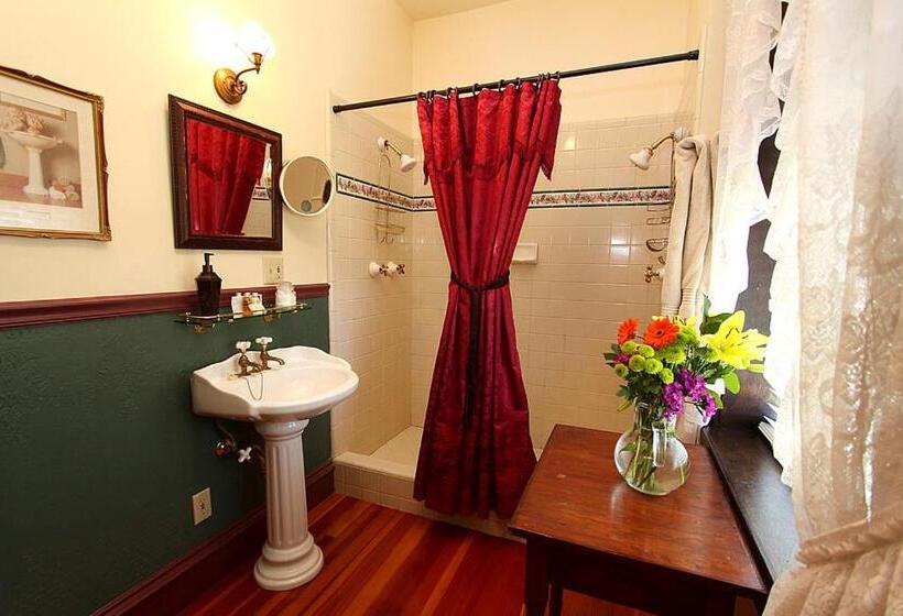 带特大床的豪华房间, The National