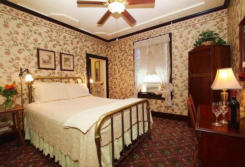 クイーンベッドのデラックスルーム, The National