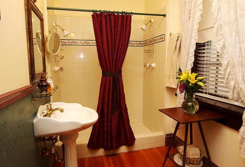 豪华房间, The National