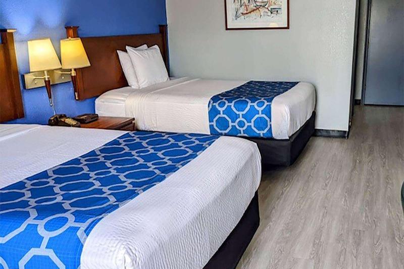 キングサイズベッドのスタンダードルーム, Howard Johnson by Wyndham Hannibal