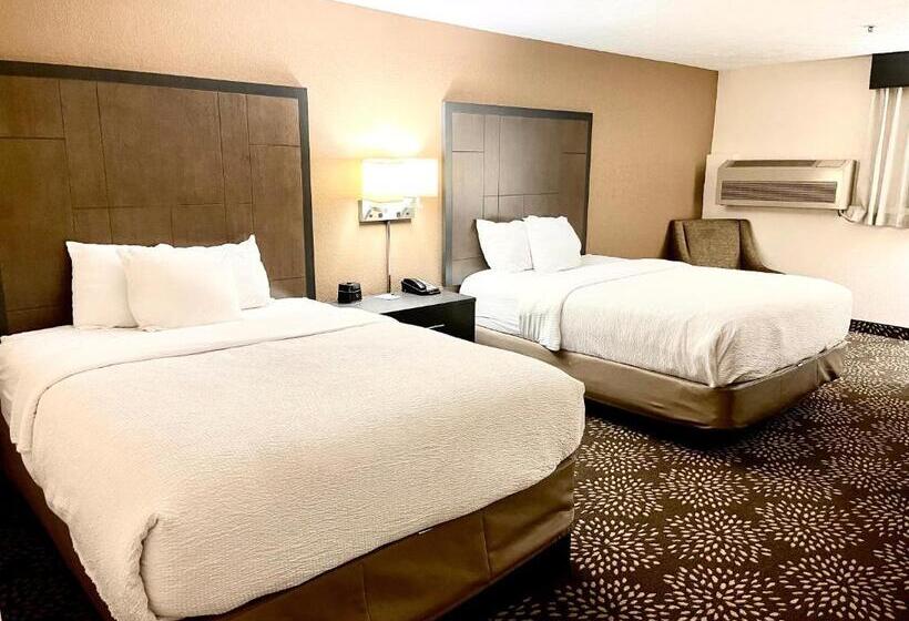 Четырехместный Номер Стандарт, Clarion Pointe Wenatchee