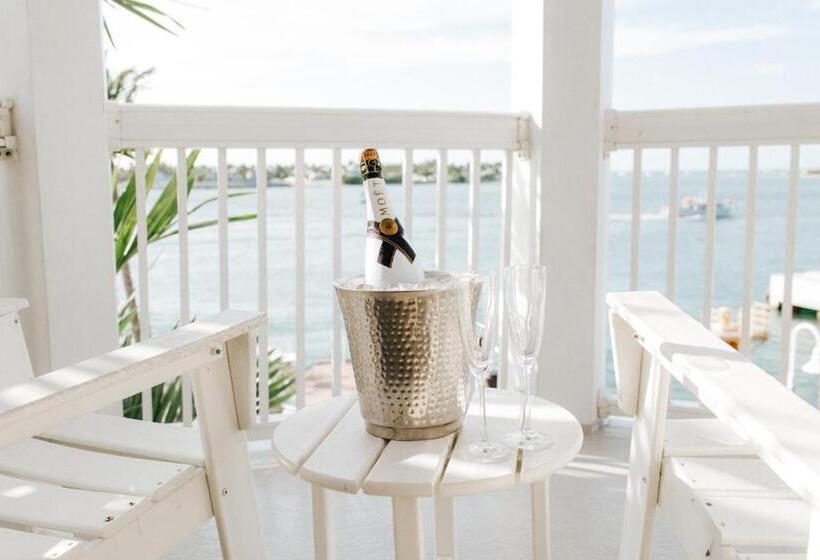 스탠다드 룸 바다 전망, Opal Key Resort & Marina