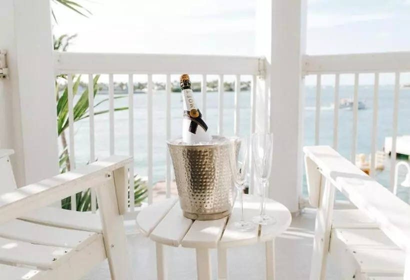 اتاق استاندارد با چشم‌انداز دریا, Opal Key Resort & Marina