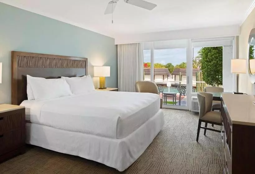 اتاق استاندارد با تخت بزرگ برای معلولان, Opal Key Resort & Marina