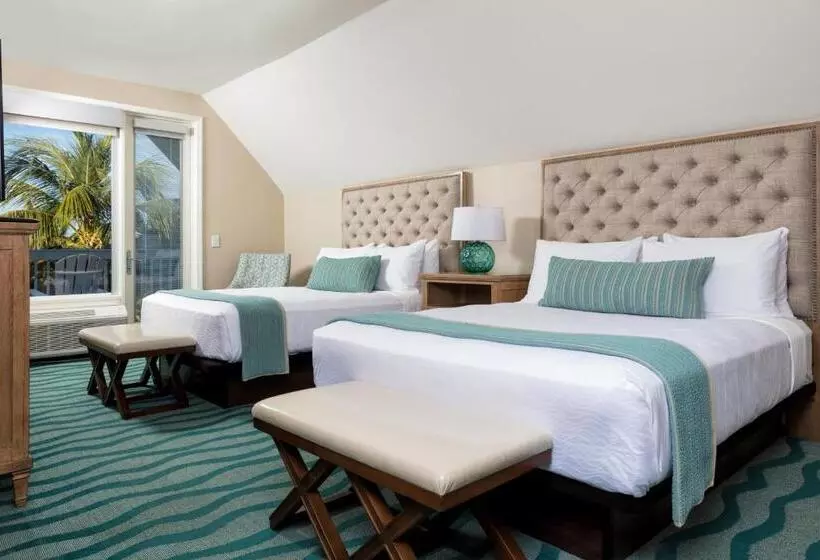 اتاق استاندارد با چشم‌انداز استخر, Opal Key Resort & Marina