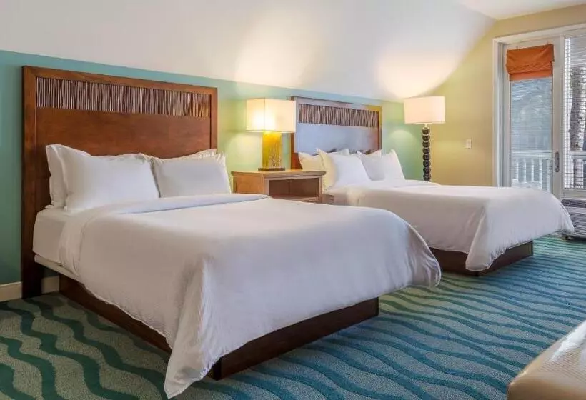 اتاق استاندارد با چشم‌انداز استخر, Opal Key Resort & Marina