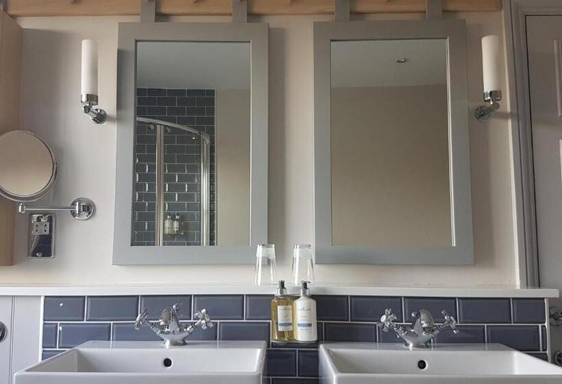 수피리어 룸, Crown