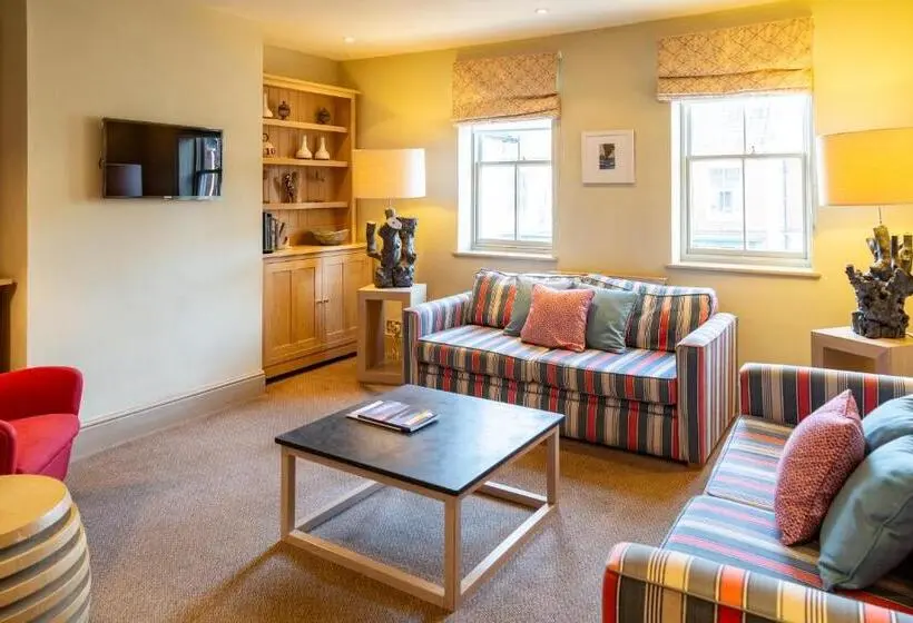 Suite, Crown