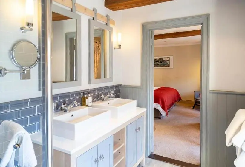 Suite, Crown