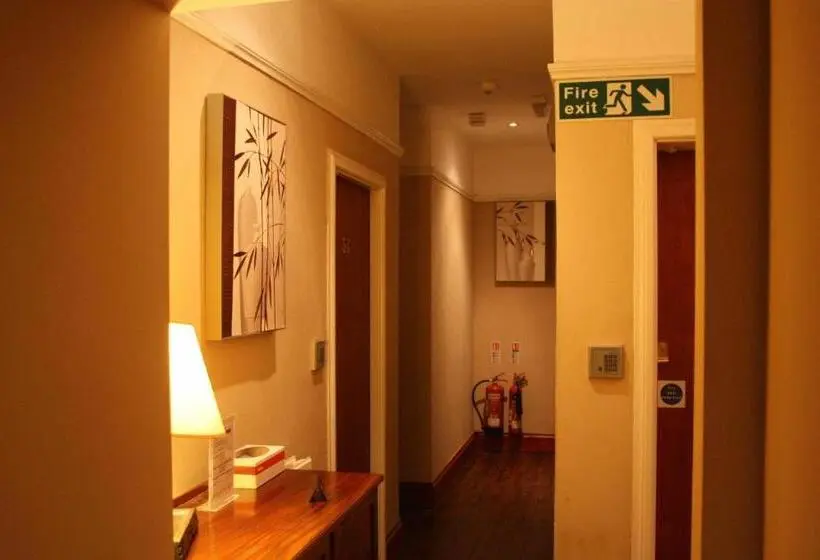 スタンダードルーム, The Bull And Bush Hotel Kingston