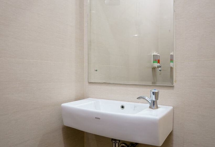 스탠다드 룸, Reddoorz Plus @ Point Phila Cihampelas