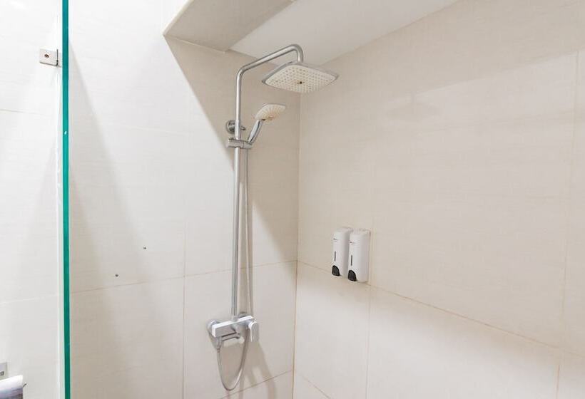 غرفة ديلوكس, Reddoorz Plus @ Point Phila Cihampelas